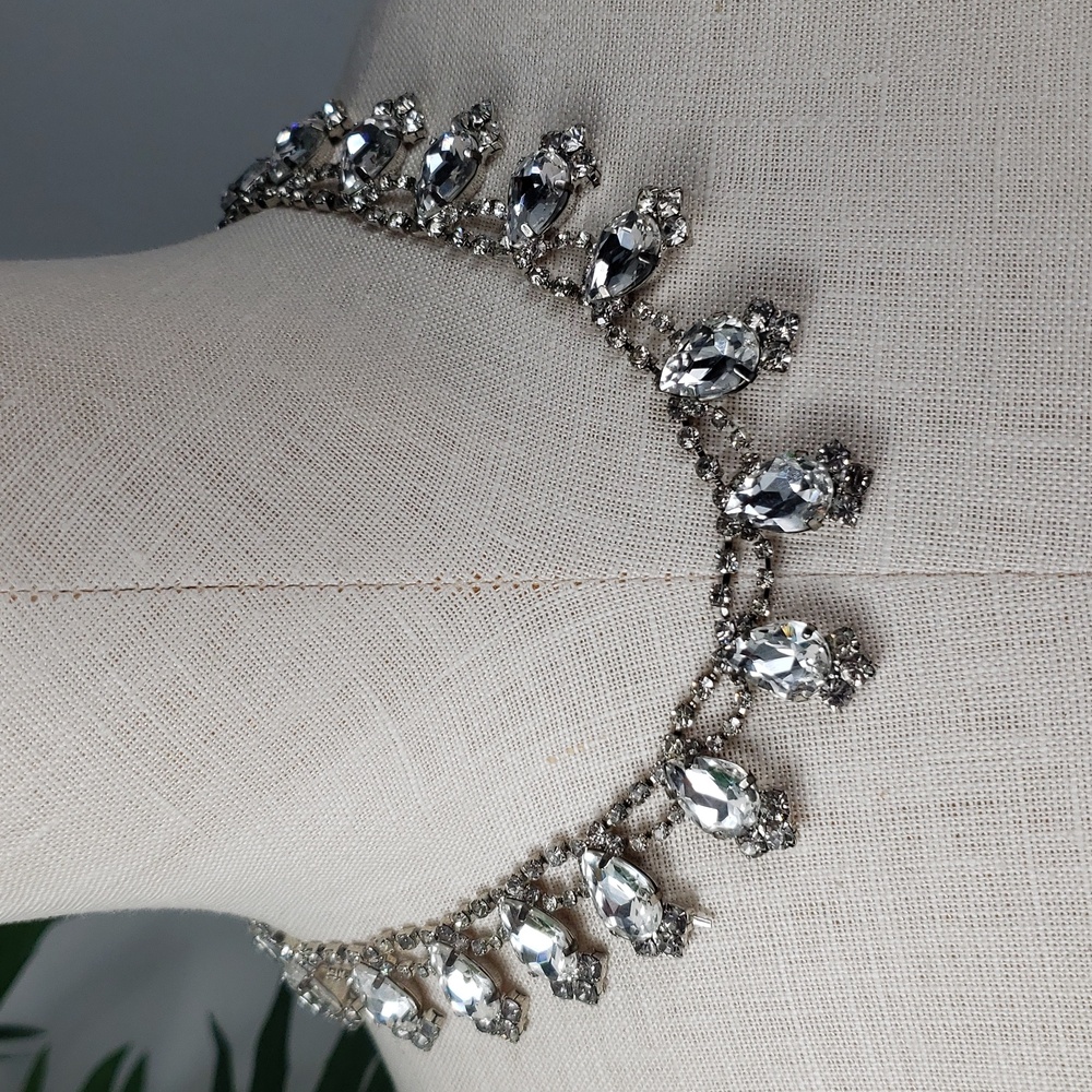 Rhinestone Teardrop Cluster Choker Necklace